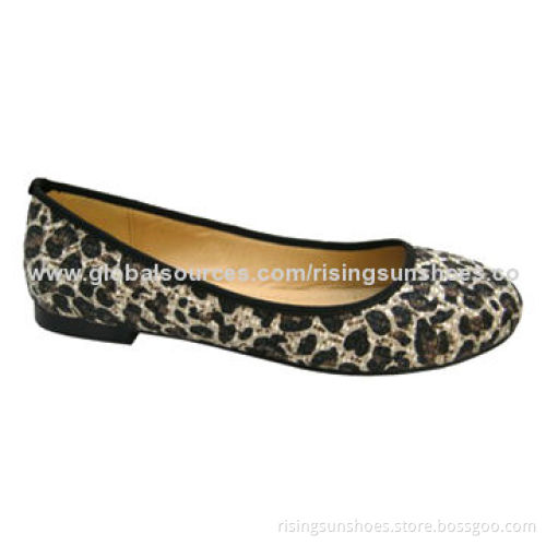 Women's flat casual shoes, round toe style with leopard prints fabric upper, comfortable and trendyNew